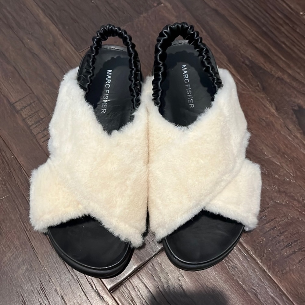 Fur sandals